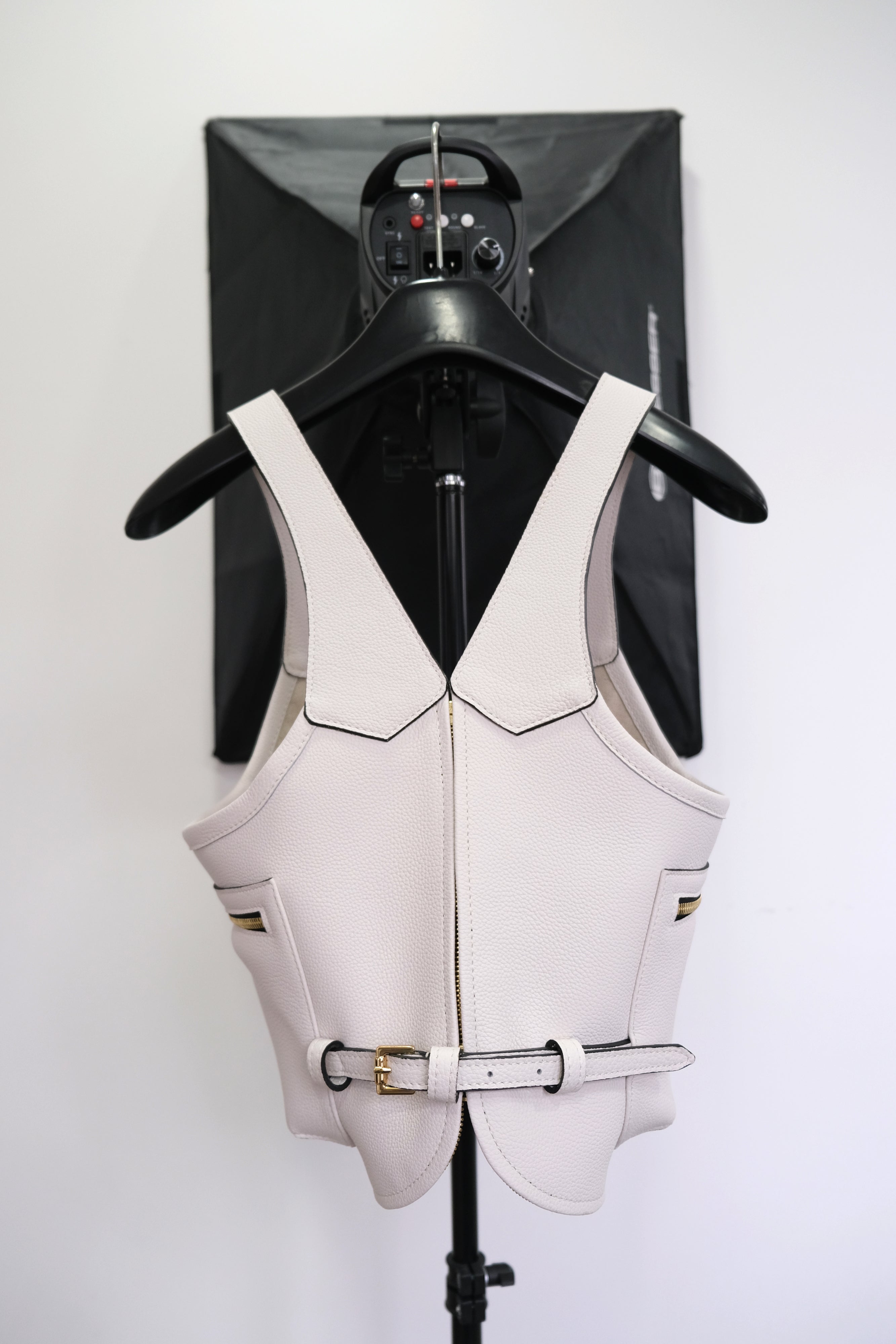 METAMORPHOSIS - WHITE